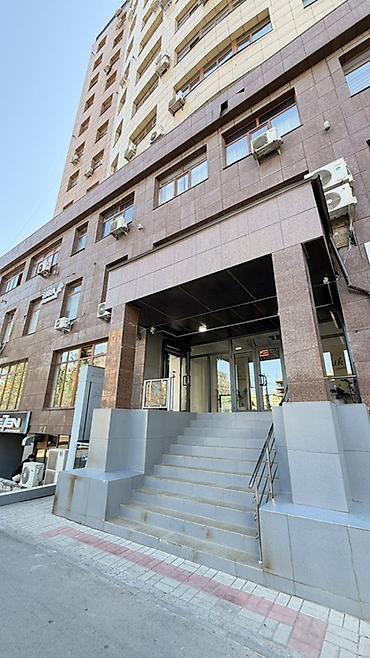 Аренда офисов, 30 м², В бизнес центре, 1 линия