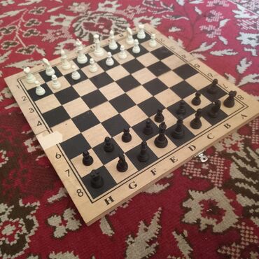 Şahmatlar: Məndə 3 dəst Şaxmat var ki, evdə yer tutduğundan satıram. 1) Böyük — 12