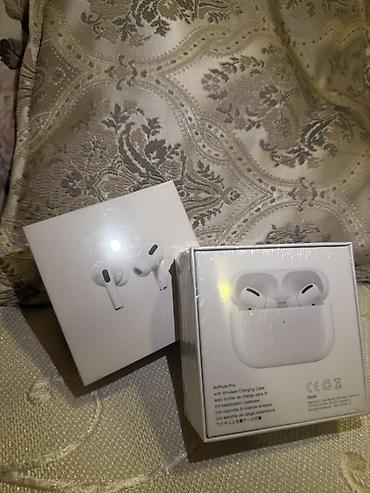 sur mikrofon: Apple AirPods (şəkillərdə Pro və 3‑cü nəsil modelləri) Xüsusiyyətlər — 3