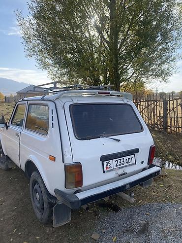 Унаа сатуу: ВАЗ (ЛАДА) 4x4 Niva: 2000 г., 1.7 л, Кол менен иштөөчү, Бензин, Жол тандабас — 4