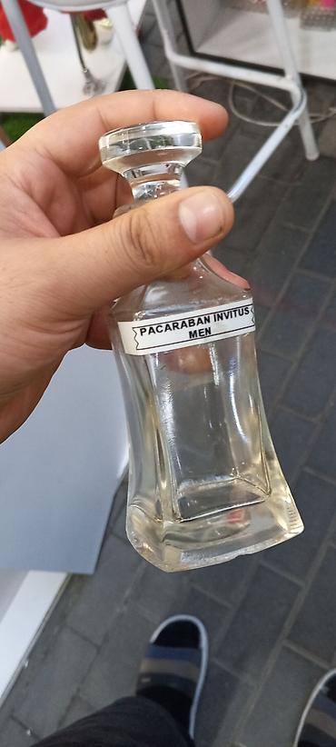 Məhsul: Kişi ətiri (şüşə qabda, etiket: “PACARABAN INVITUS MEN”)