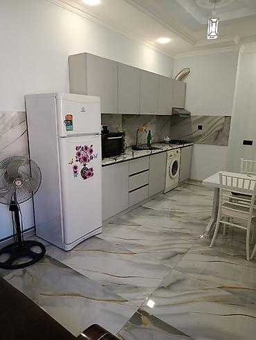 20 ci sahede evler: 3otaqlı mənzil – mətbəx-studiya və yataq otağı Xüsusiyyətlər: - Açıq — 3