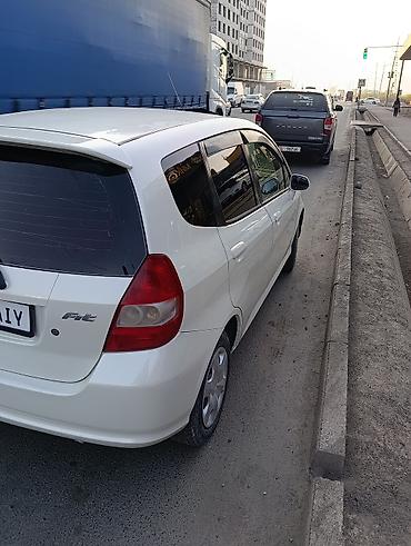 естима 3: Honda Fit: 2002 г., 1.3 л, Вариатор, Бензин, Хэтчбэк — 3