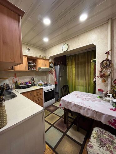 Köhnə tikili: Bakı, 4 otaqlı, Köhnə tikili, m. Xalqlar Dostluğu, 100 kv. m — 6