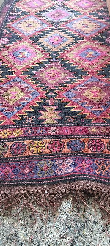 pul sekli: 2 eded qedimi kilim munasib qiymete satılır. Birinin şekilde — 2