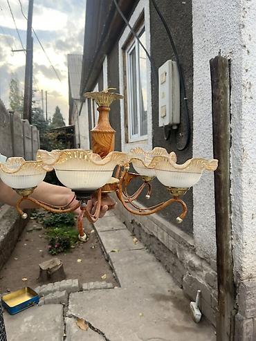 Гарнитуры для зала: Продаю мебель шкаф трехстворчатый, лакированный (Б/У), стол — 7