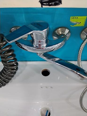 Кухонные краны: Смеситель для умывальника/кухни, однорычажный, настенный. - Материал — 2