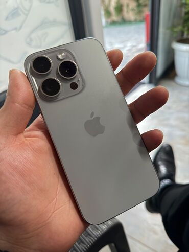 Apple iPhone: IPhone 15 Pro, 128 GB, Gümüşü, Barmaq izi, Face ID, Simsiz şarj