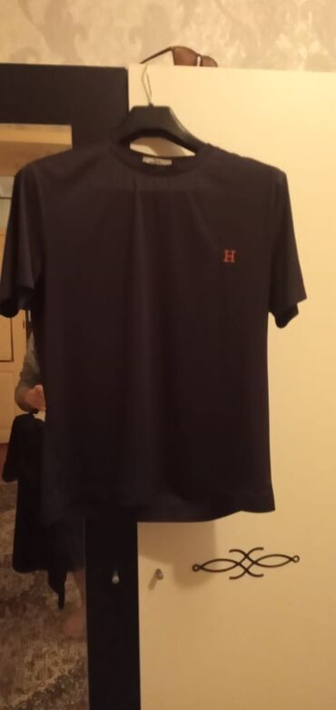 paltar dolabi satilir: Futbolka Hermes, XL (EU 42), rəng - Qara