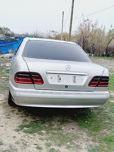 Mercedes-Benz: Mercedes-Benz E‑Class W210 sedan - Kuzov: sedan, gümüşü rəng - — 14