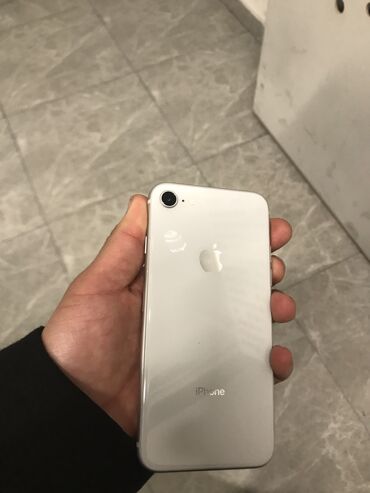 Apple iPhone: IPhone 8, Б/у, 64 ГБ, White Titanium, Защитное стекло, 78 %