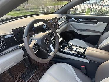 aion v plus: BYD Qin: 2023 г., 1.5 л, Гибрид, Седан — 7
