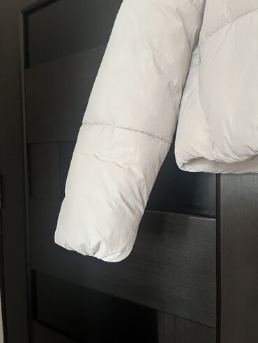 Kurtkalar: ZARA kurtka. Ekru reng s razmer (m razmere de olur) Su ve külek — 18