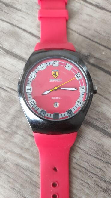 ferrari 328 в Кыргызстан | СУМКИ: Продаю часы Ferrari. Молодежные спортивные. Можно носить с красной