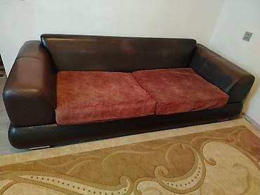 divan dəri: Qonaq otağı üçün 3 nəfərlik divan - Material: tünd qəhvəyi rəngdə — 2