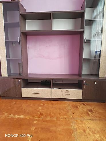 embawood tv stend: TV stendi və vitrinli divar modulu - Material: laminat/MDF — 1