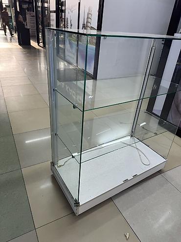 Продаю стеклянные витрины с подсветками для магазина 2 шт, состояние at lalafo.kg Продаю стеклянные витрины с подсветками для магазина 2 шт, состояние