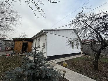 Продажа коттеджей и домов: Продаю дом с участком по ул.Куренкеева/Т.Молдо, р-н Церкви, участок — 20