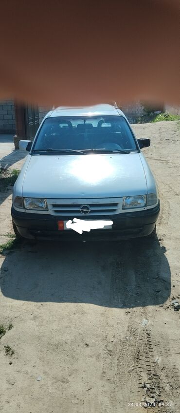 к 5 авто: Opel Astra: 1992 г., 1.5 л, Механика, Газ, Универсал
