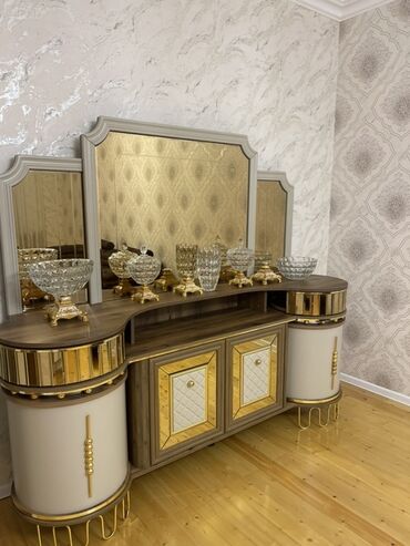 Divan və masa dəstləri: İşlənmiş, Künc divan, Qonaq otağı üçün, Açılmayan — 8