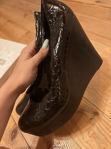 ayaqqabı 38р: Qadın üçün platforma dabanlı ayaqqabı - Model: Q closed toe — 2