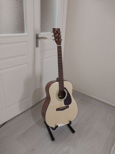ямаха музыкальный инструмент: "YAMAHA F600 " Срочно продаётся акустическая гитара 4й размер от фирмы