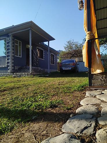 hokmelide heyet evi: QƏBƏLƏNİN Vəndam kəndində yerləşən Dağ mənzərəsi olan həyət evi — 4