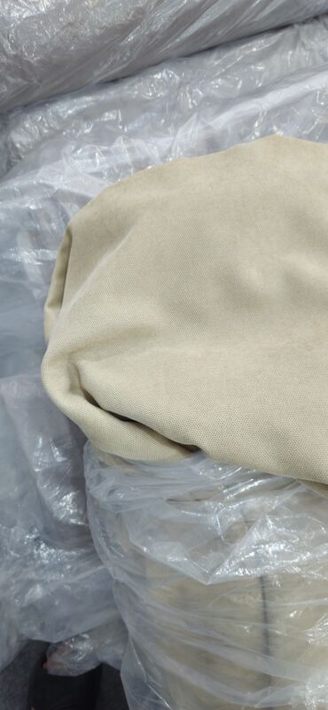 скатерть из экокожи: Bej rəngli toxumalı parçalar - Material: sıx toxunuşlu, dayanıqlı