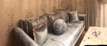Divan acilir yataq kimi de istifade etmek mumkundur.Bazasi da altinda