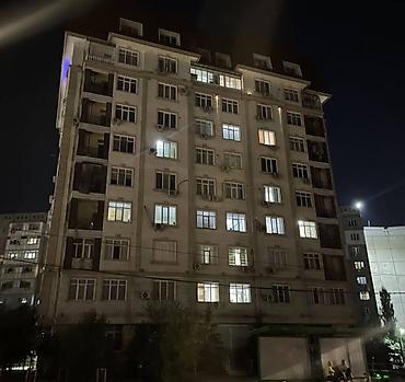 200: Сдаю Офис целиком: 70 м², В жилом комплексе, С ремонтом, С отдельным входом — 2