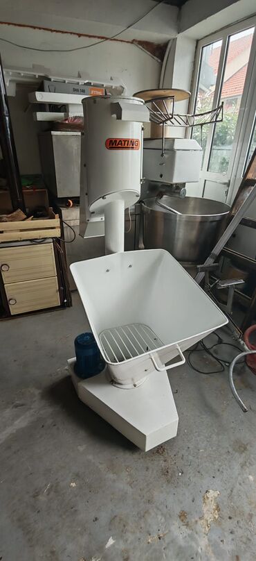 Ostali kuhinjski aparati: Rotaciono sito za brasno marke MAT-ING iz Nisa, u odlicnom stanju kao — 1