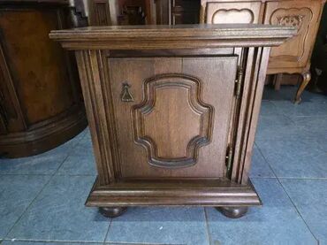 Stilske komode: Komoda u odlicnom stanju. Visina 60 cm Dubina 35 cm Sirina 58 cm na lalafo.rs — 4 Stilske komode: Komoda u odlicnom stanju. Visina 60 cm Dubina 35 cm Sirina 58 cm — 4