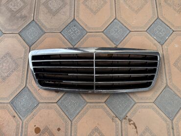Решетки радиатора: Решетка радиатора Mercedes-Benz 2001 г., Б/у, Аналог