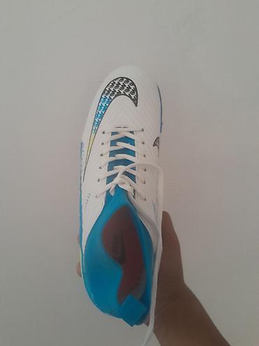 найк тиемпо сороконожки: Футзальные кроссовки Nike с технологией Air Zoom и верхом Flyknit. - — 3