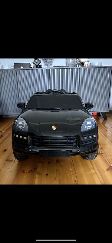 Çəngəllər: Porsche cayenne 4 matorlu usaq masini Original Porsche logosu Usb