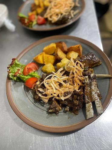 Повара: Ющю работу . Повар универсал.Стаж имеется.
С ежедневным расчётом — 17