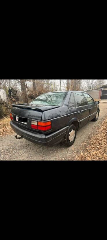 Volkswagen: Volkswagen Passat: 1991 г., 1.8 л, Механика, Бензин, Седан