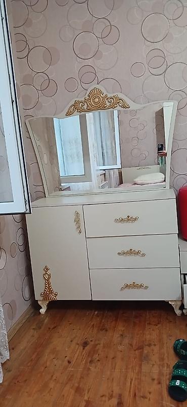 Yataq otağı dəstləri: Yataq otağı mebel dəsti Tərkibi: - 4 qapılı qarderob: ortada iki — 3