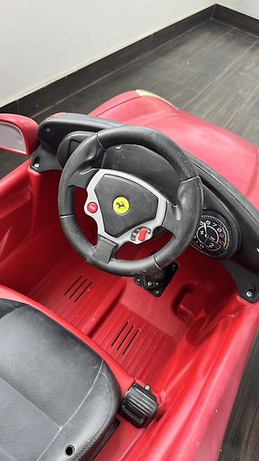 Uşaq üçün elektrik maşınları: Uşaq üçün elektrikli minik maşını – Ferrari üslubunda, qırmızı rəng — 1