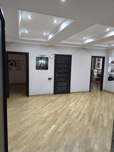 Uzunmüddətli kirayə mənzillər: Geniş və işıqlı mənzil Satilir - Planlama: geniş dəhliz, böyük yataq — 21