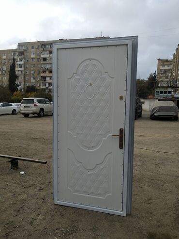 Giriş qapıları: Seyf qapılar Münasib qapılar Dəmir qapı Ev qapıları Çöl qapısı -da lalafo.az — 3 Giriş qapıları: Seyf qapılar Münasib qapılar Dəmir qapı Ev qapıları Çöl qapısı — 3