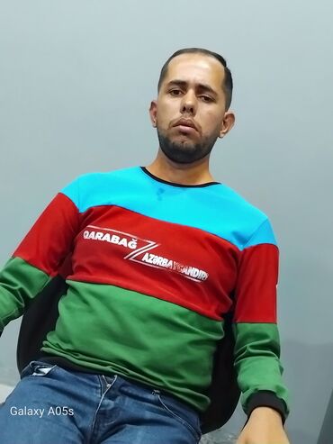 тонкие мужские свитера: Qarabağ temalı kişi sviteri - Model: uzunqollu, dairəvi yaxalı sviter