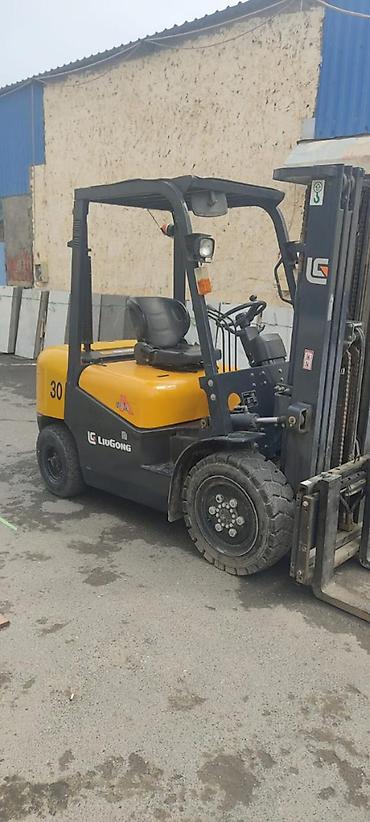avtokar satilir: 3 tonluq LiuGong forklift satılır. 2022-ci il istehsalı, Triplex — 6