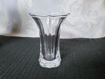 Vaze i saksije: Vaza, Novo na lalafo.rs — 6 Vaze i saksije: Vaza, Novo — 6