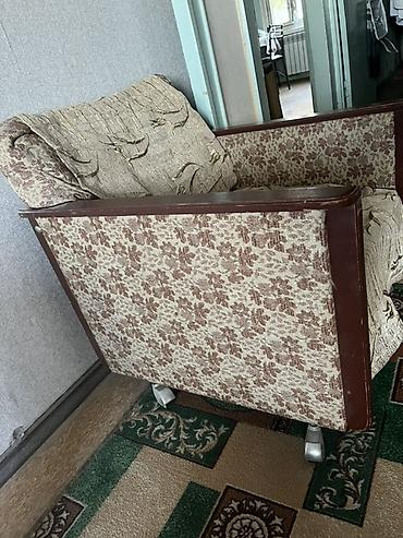 Мягкие кресла: Кресло на колесиках, классический дизайн - Кресло с высокой спинкой и — 3