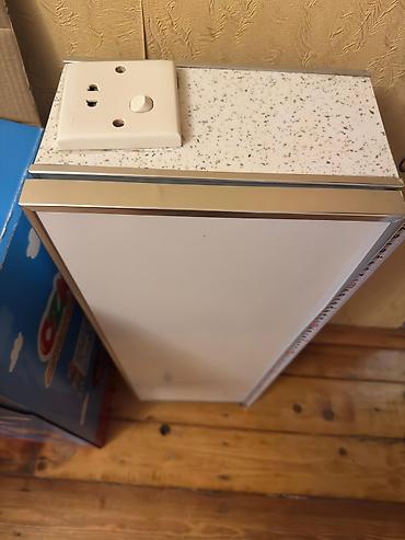 Оборудование для магазинов: Alüminium çərçivəli dar vitrin/panel - Material: ağ rəngli panel — 7
