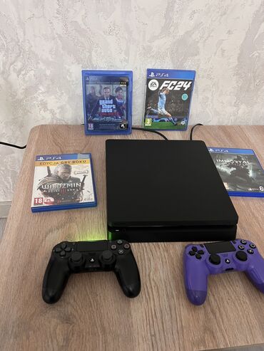 цум ноутбук: PlayStation 4
Плестейшен 4 
Комплект. На фото. Всё ригинвльное