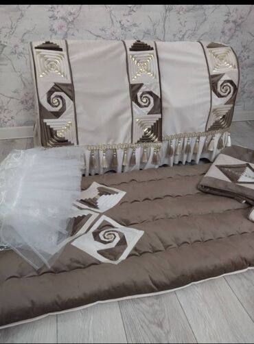 подушки для детской кроватки: Новый бешик колыбель. Полный комплект, все красивое чистое. Завязки