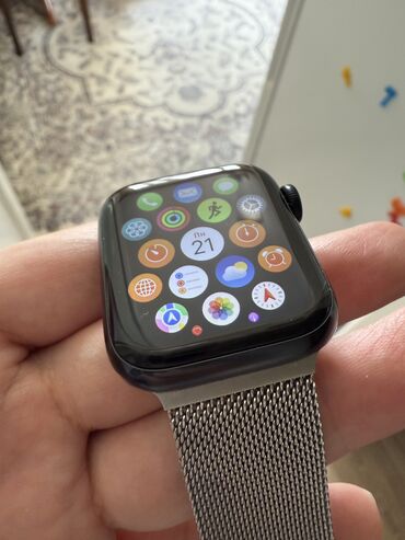 жак а 2: Apple Watch SE 2 в идеальном состоянии. Коробка +2 ремешка в подарок