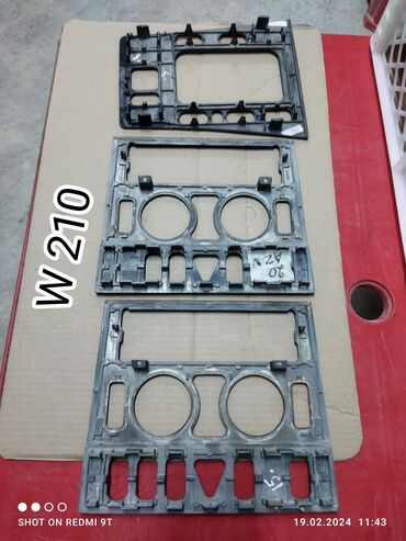 Digər salon aksesuarları: Həzi Aslanov metrosu yaxınlığında yerləşir . Qiyməti üzərində qeyd — 14